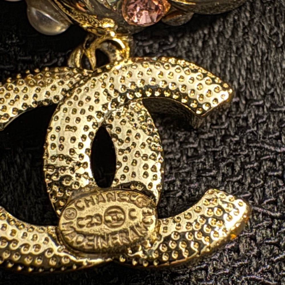 CHANEL Gold and Pearl Earrings - Picture 5 of 5